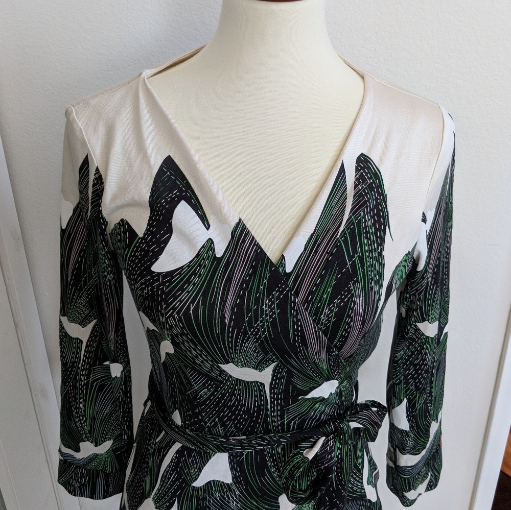NWOT Diane Von Furstenberg New Julian 2 Wrap Dress